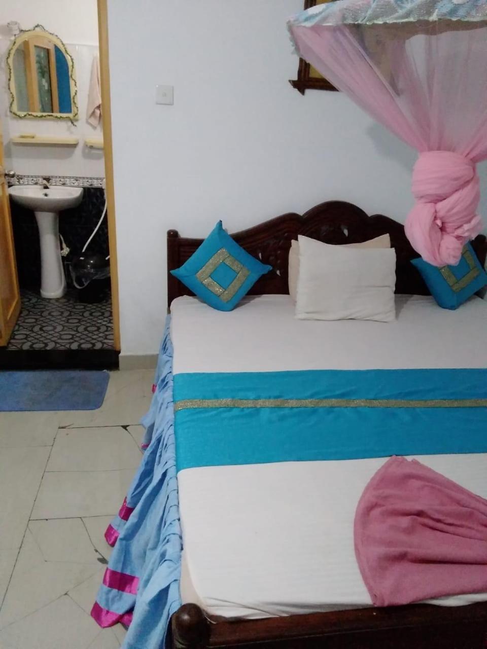 Rock Cascade Tourist Home & Cookery School Полоннарува Экстерьер фото