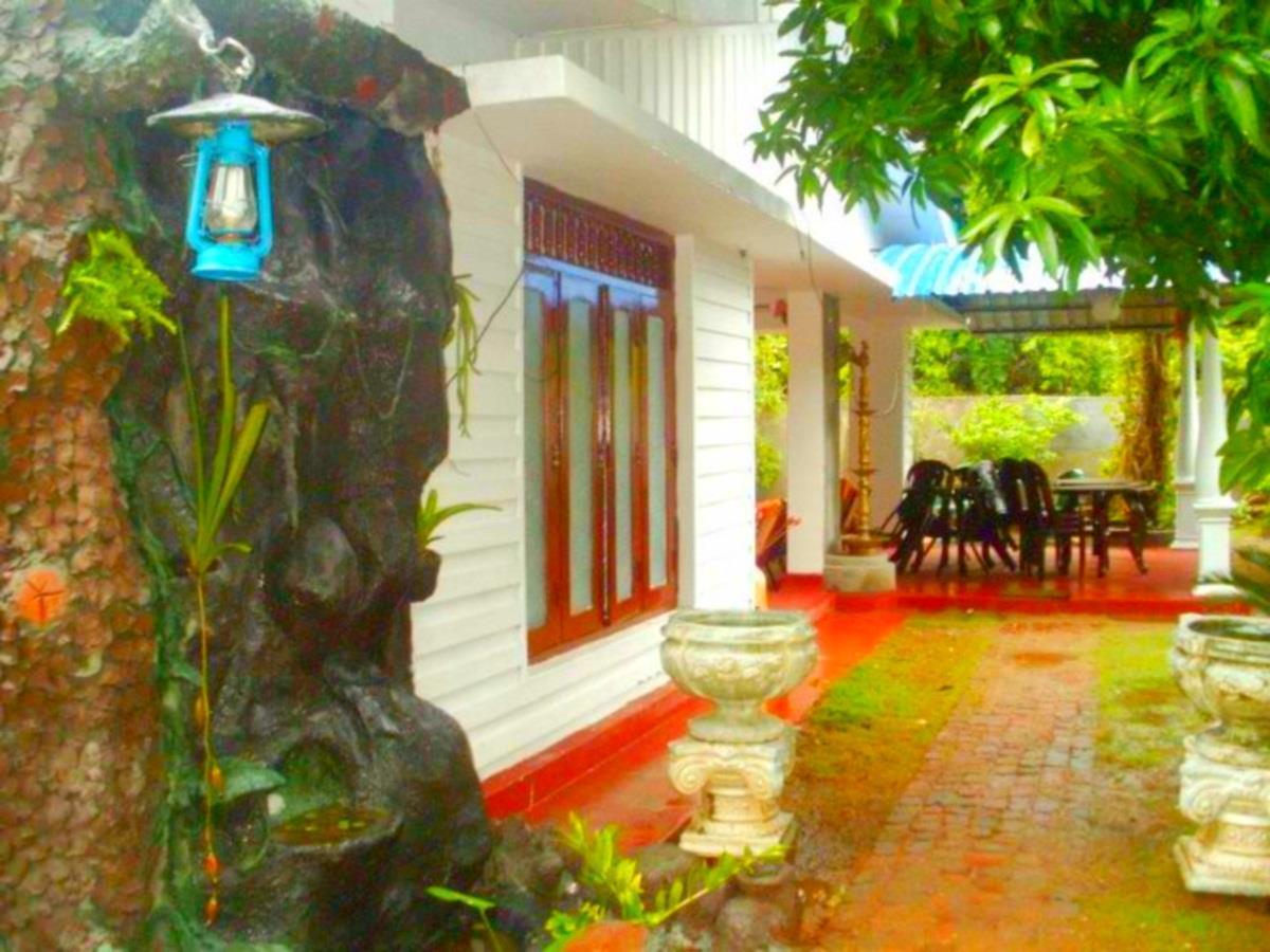 Rock Cascade Tourist Home & Cookery School Полоннарува Экстерьер фото