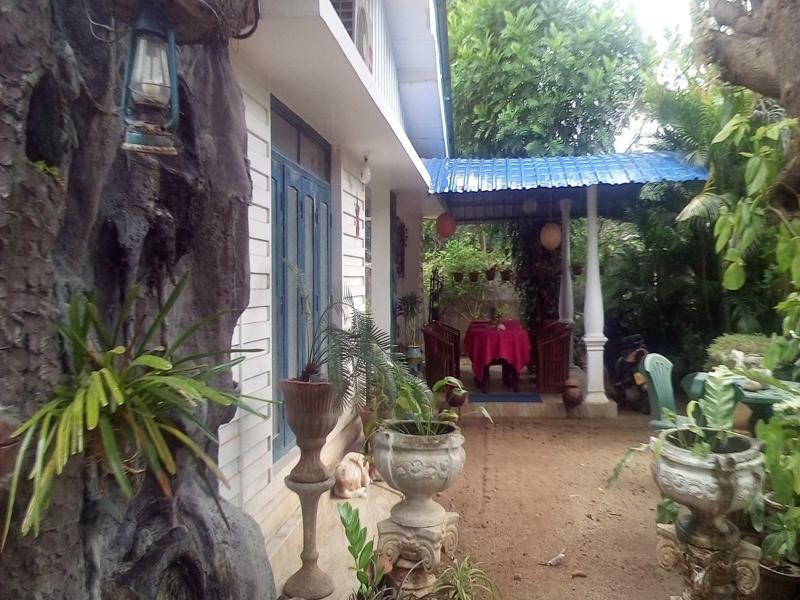 Rock Cascade Tourist Home & Cookery School Полоннарува Экстерьер фото